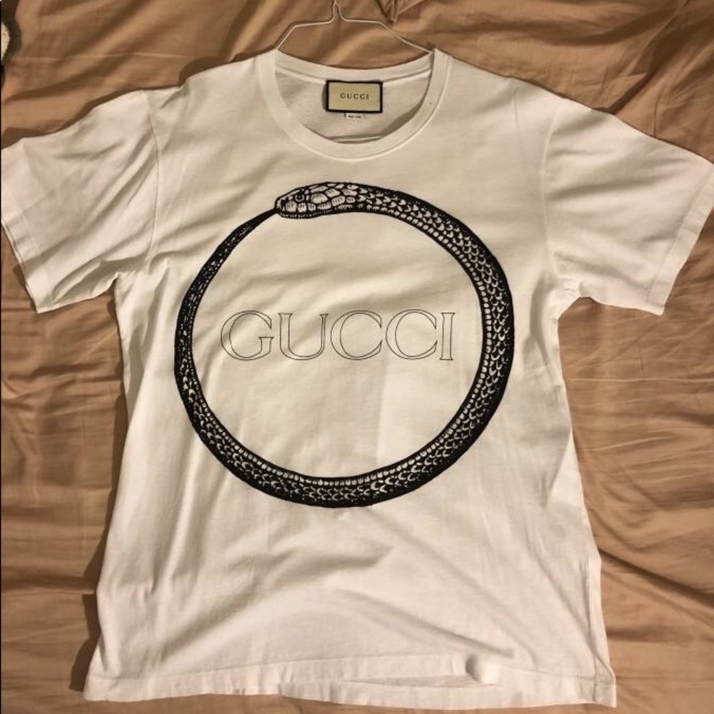 Gucci ouroboris t shirt (AUTHENTIC)